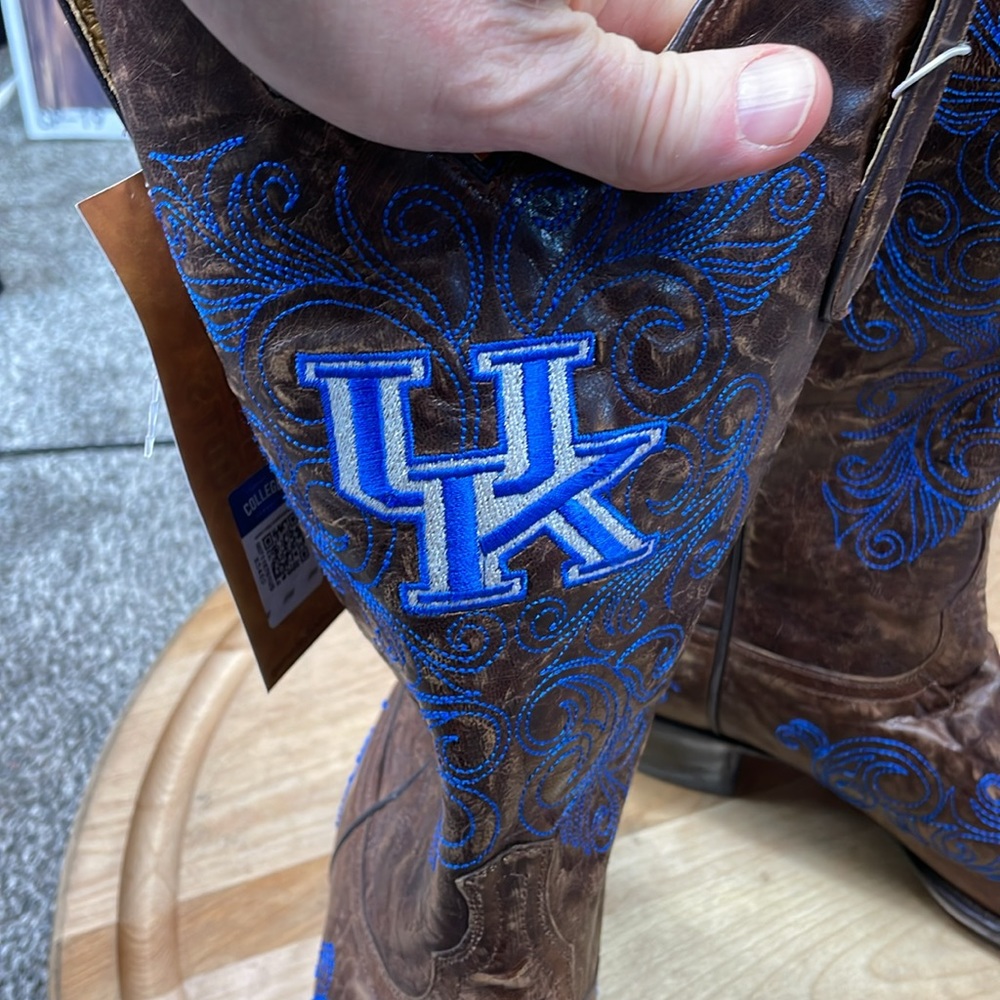 ⭐️NWT Kentucky Wildcats embroidered gameday woman’s distressed cowboy boots 11 - Picture 10 of 12
